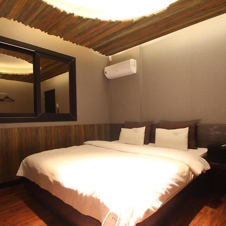 French Code Hotel Чханвон Екстер'єр фото