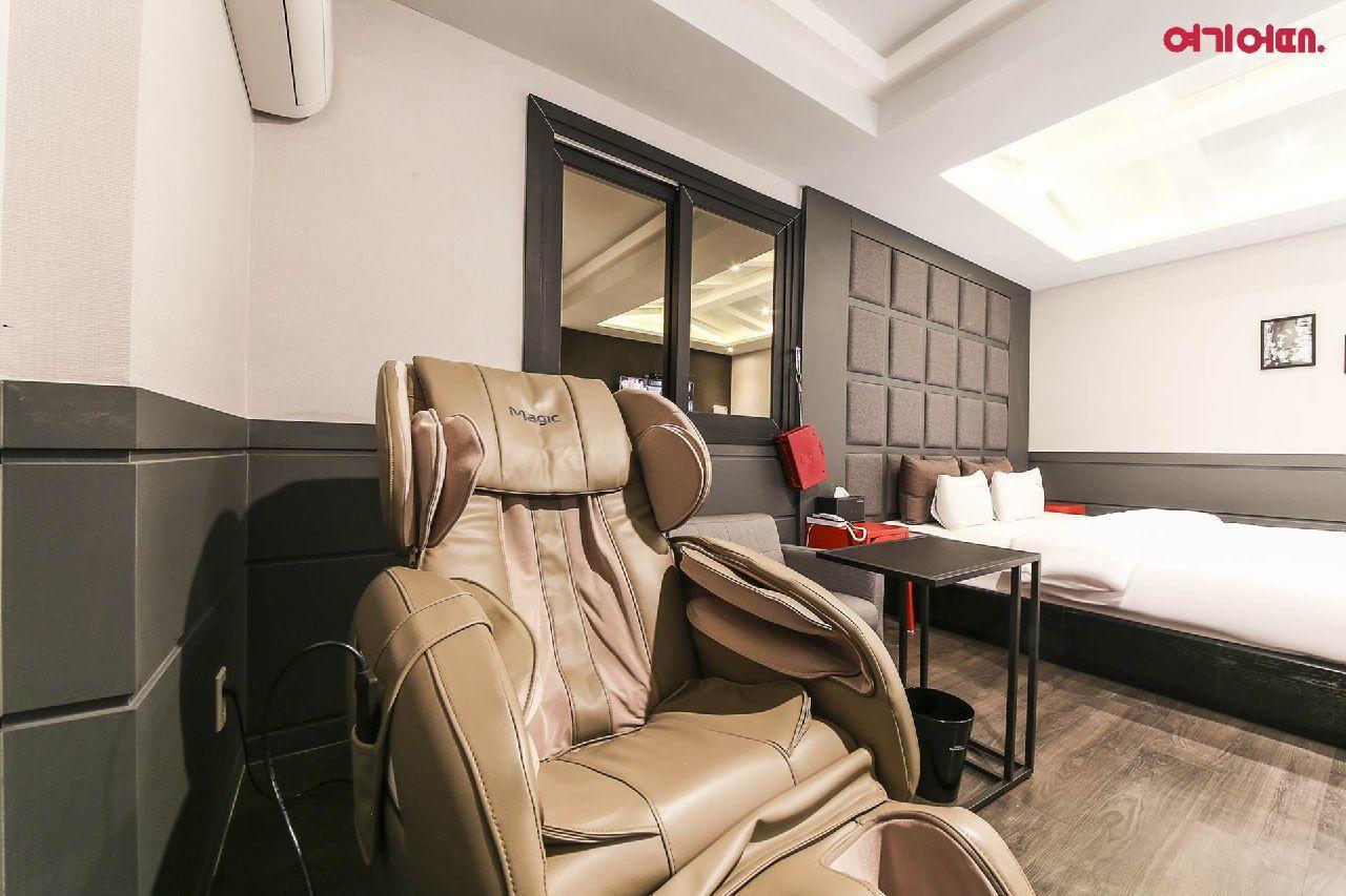 French Code Hotel Чханвон Екстер'єр фото