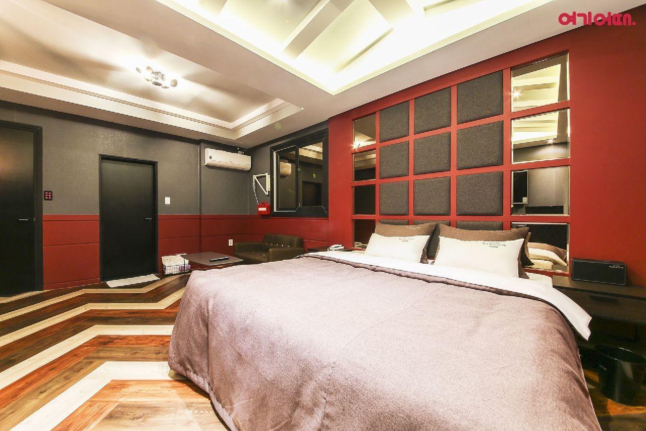 French Code Hotel Чханвон Екстер'єр фото