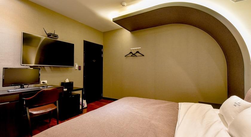 French Code Hotel Чханвон Екстер'єр фото