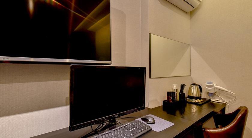 French Code Hotel Чханвон Екстер'єр фото