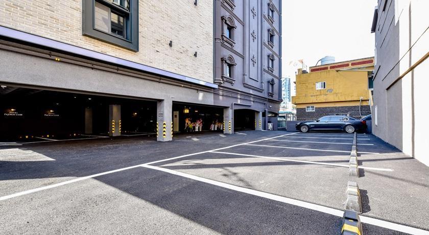 French Code Hotel Чханвон Екстер'єр фото