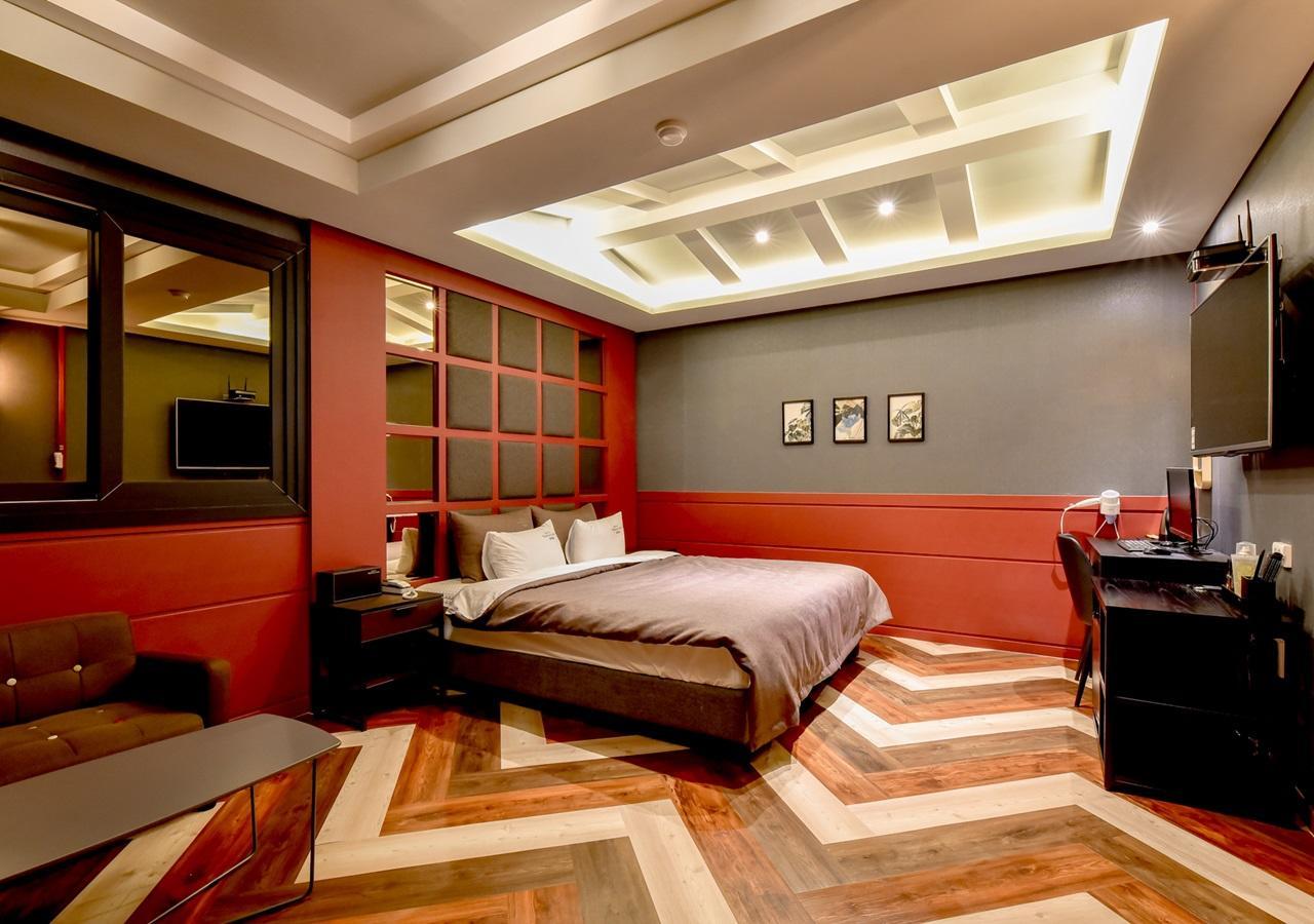 French Code Hotel Чханвон Екстер'єр фото