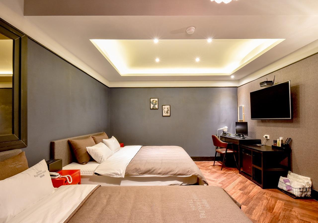 French Code Hotel Чханвон Екстер'єр фото