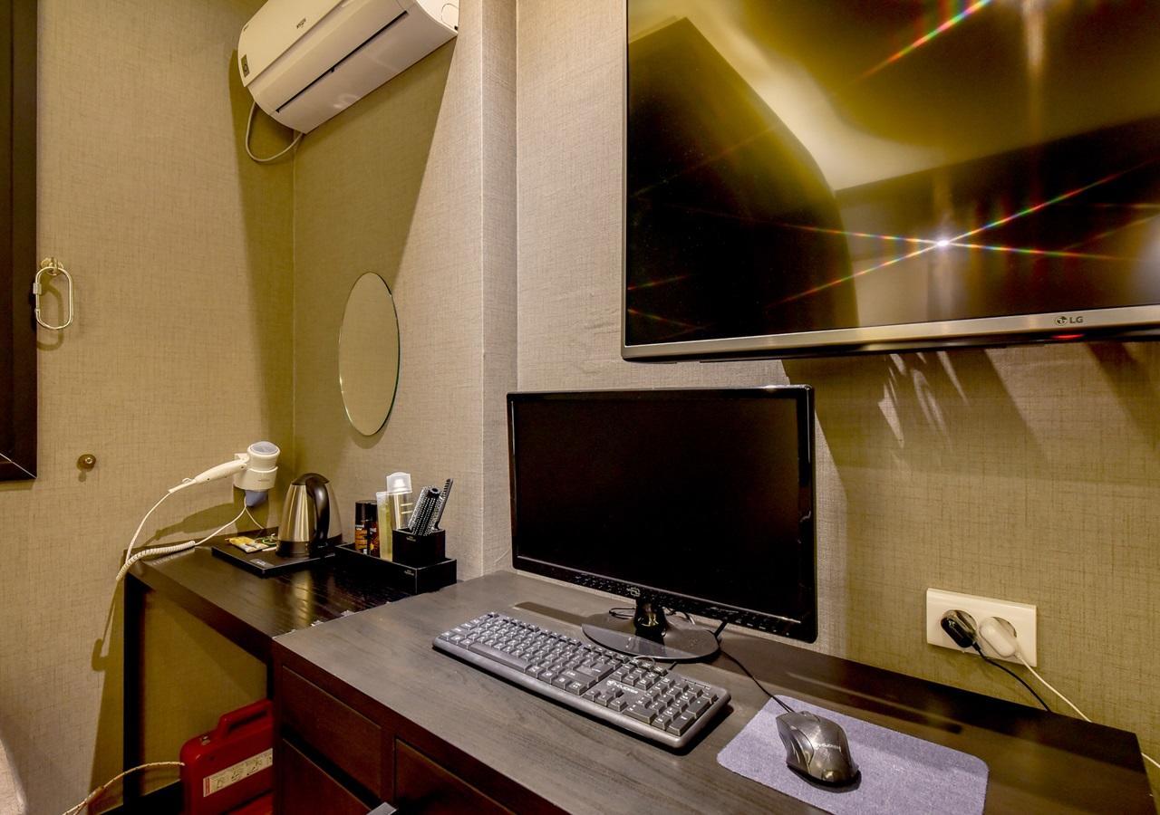 French Code Hotel Чханвон Екстер'єр фото