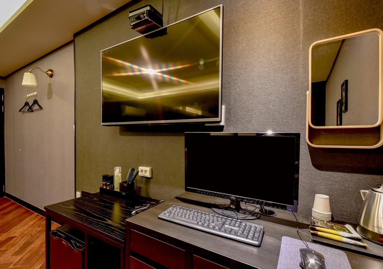 French Code Hotel Чханвон Екстер'єр фото