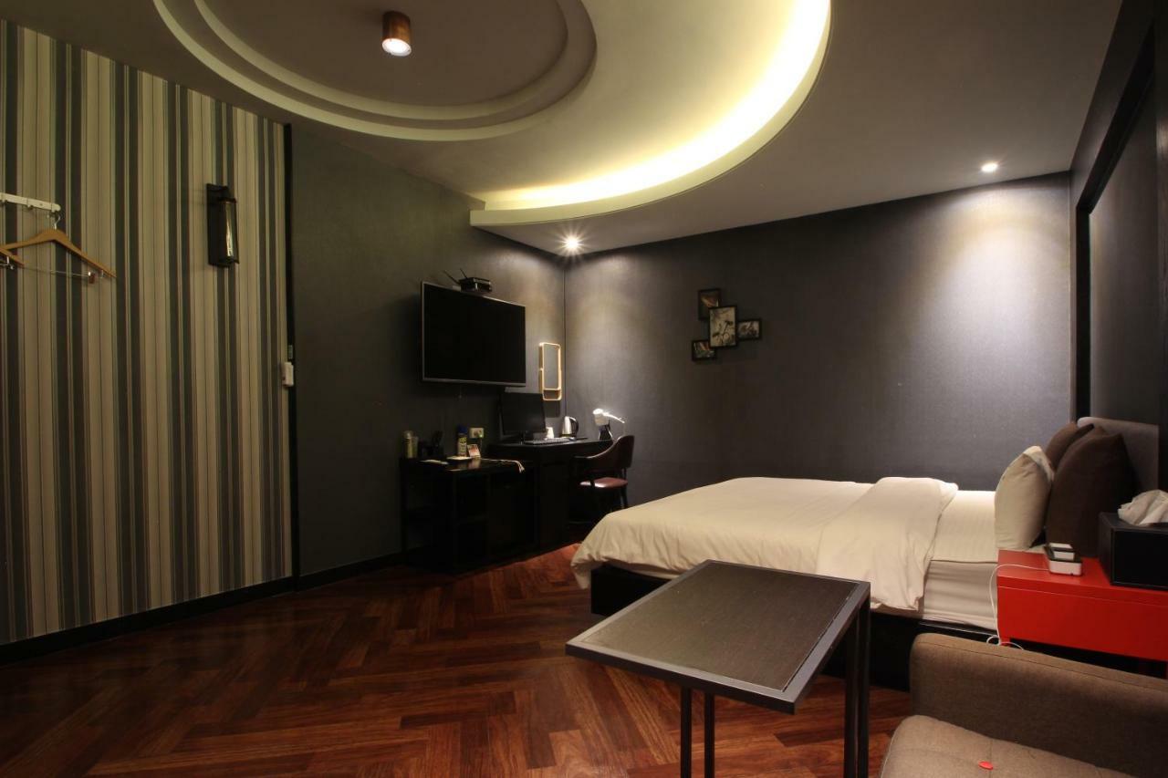 French Code Hotel Чханвон Екстер'єр фото