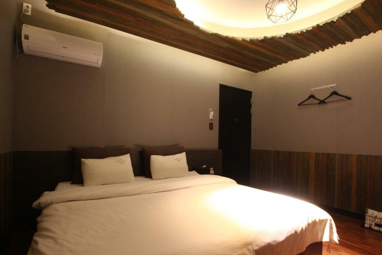French Code Hotel Чханвон Екстер'єр фото