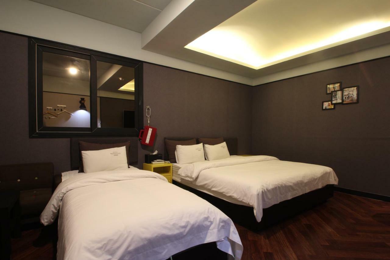 French Code Hotel Чханвон Екстер'єр фото