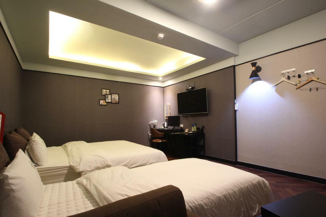 French Code Hotel Чханвон Екстер'єр фото