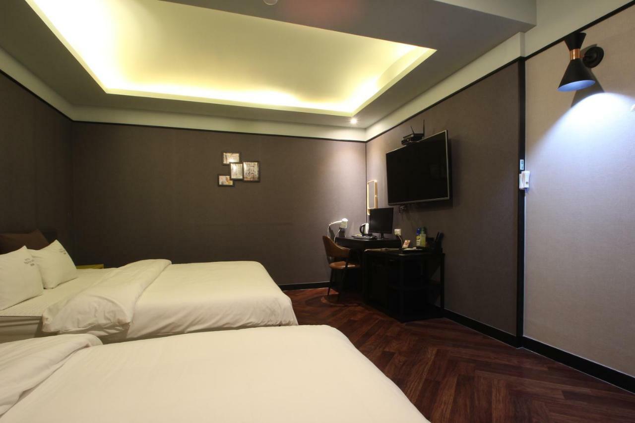 French Code Hotel Чханвон Екстер'єр фото
